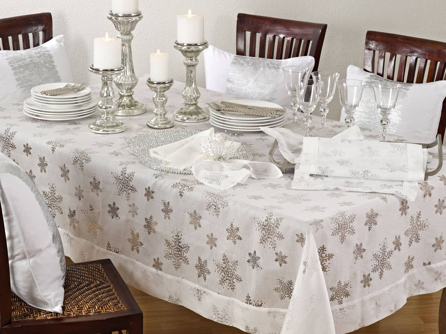 Saro Lifestyle - Burnout Snowflake Design Napkin: White / 20"