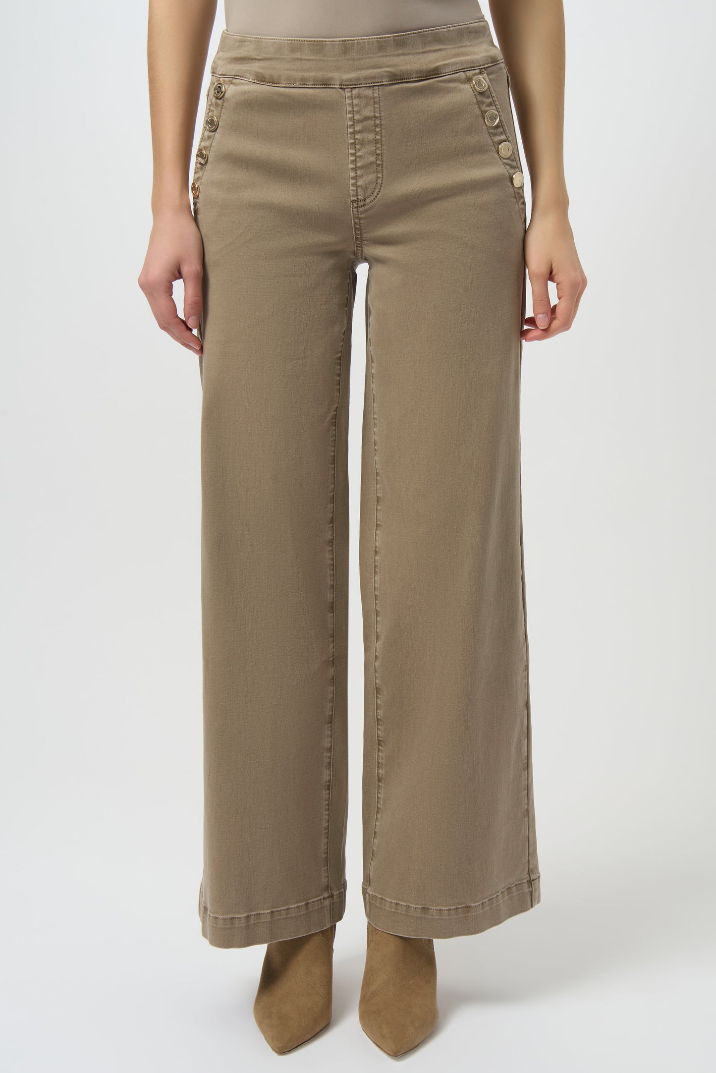 Classic Wide Leg Pull-On Jeans in Fawn