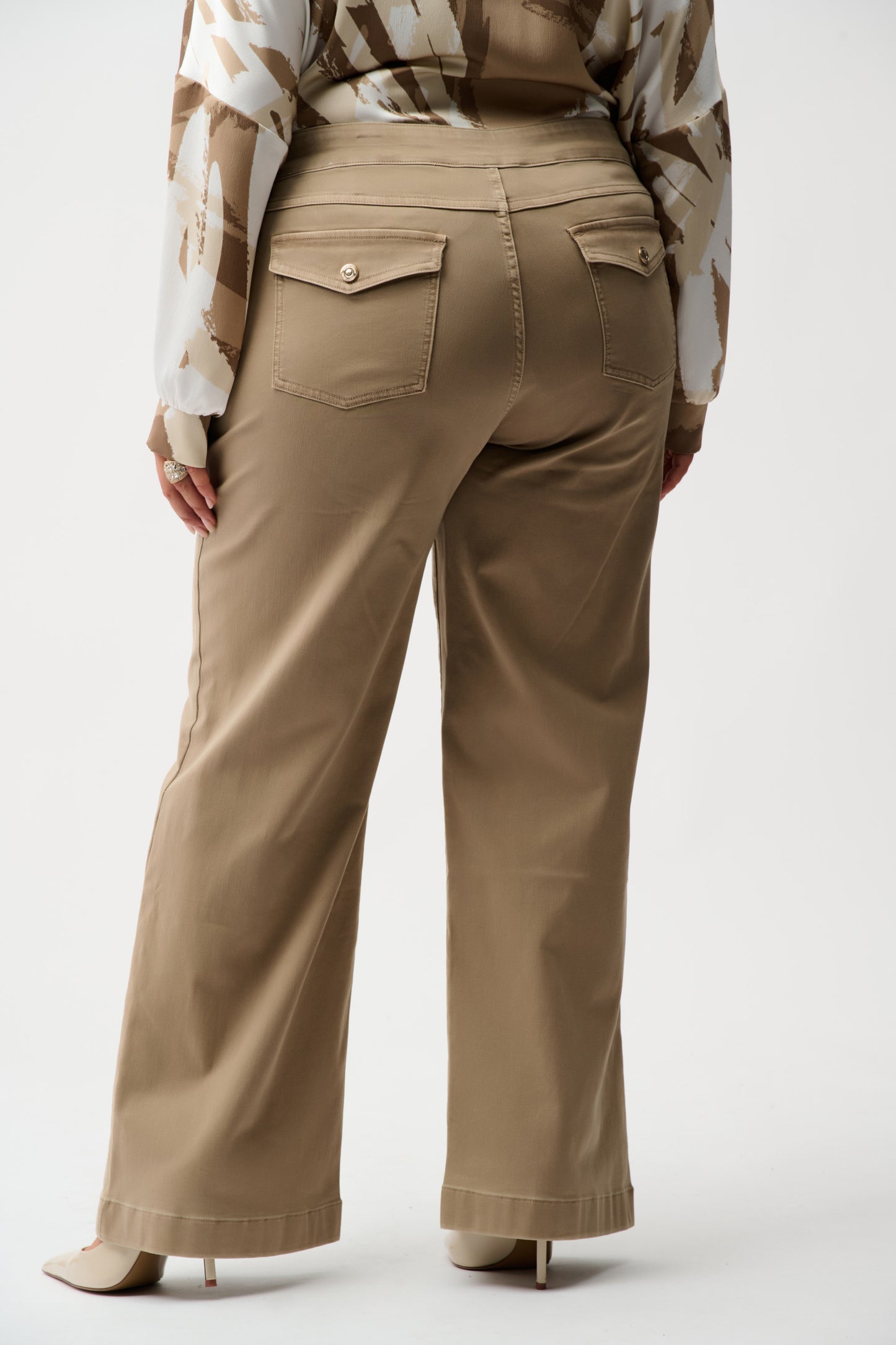 Classic Wide Leg Pull-On Jeans in Fawn