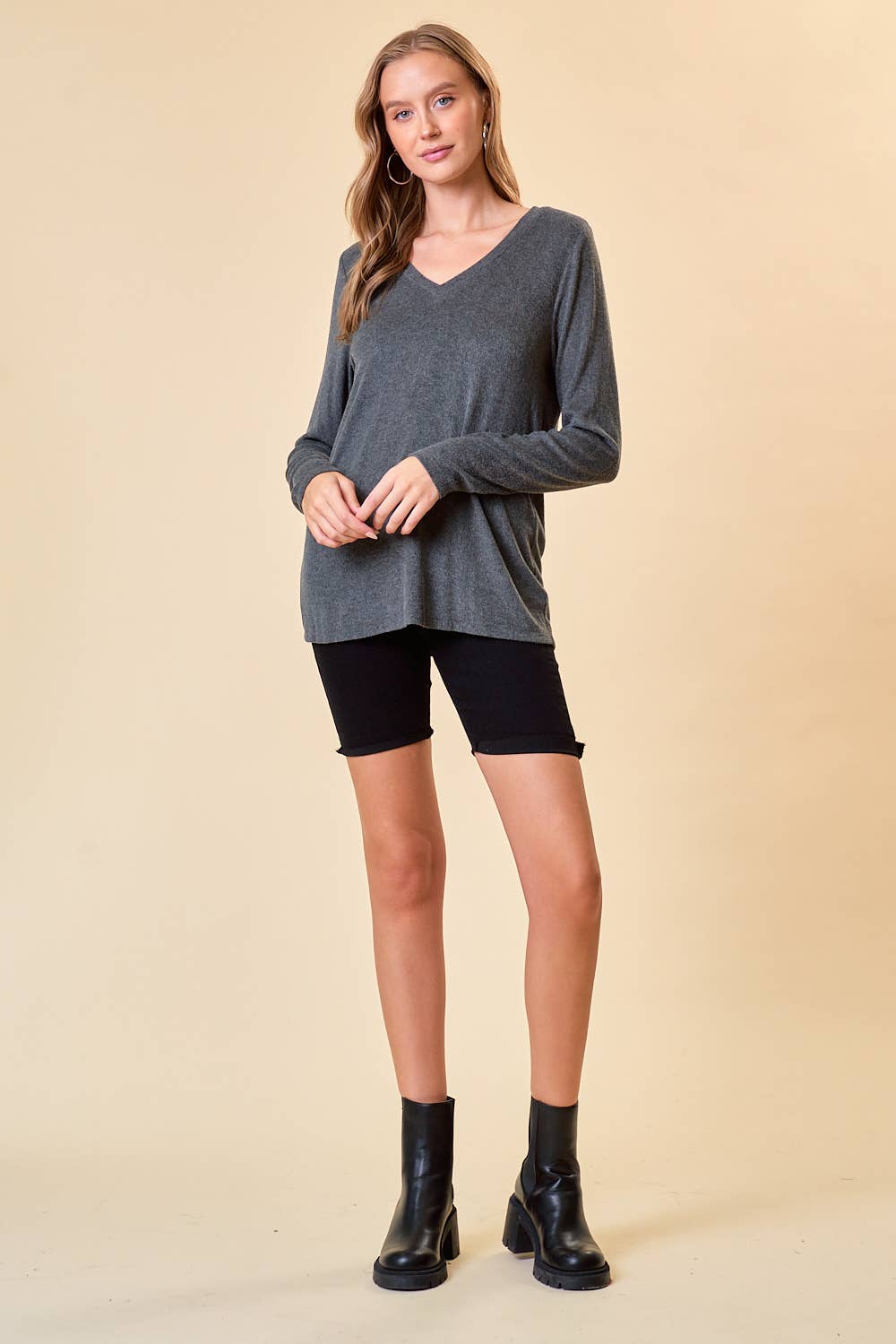 Doe and Rae - BRUSHED KNIT V-NECK TOP - CHARCOAL