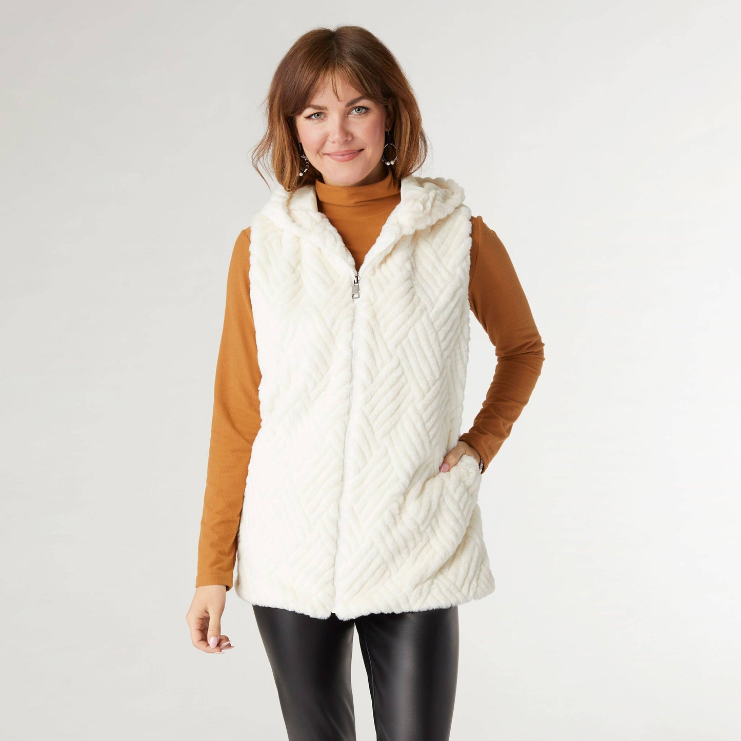 COCO + CARMEN - Lyric Faux Fur Hooded Vest: Off White