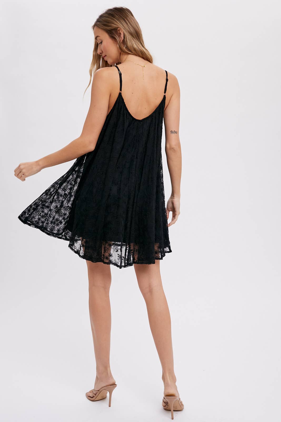 BI- LACE CAMI SHIFT DRESS: BLACK