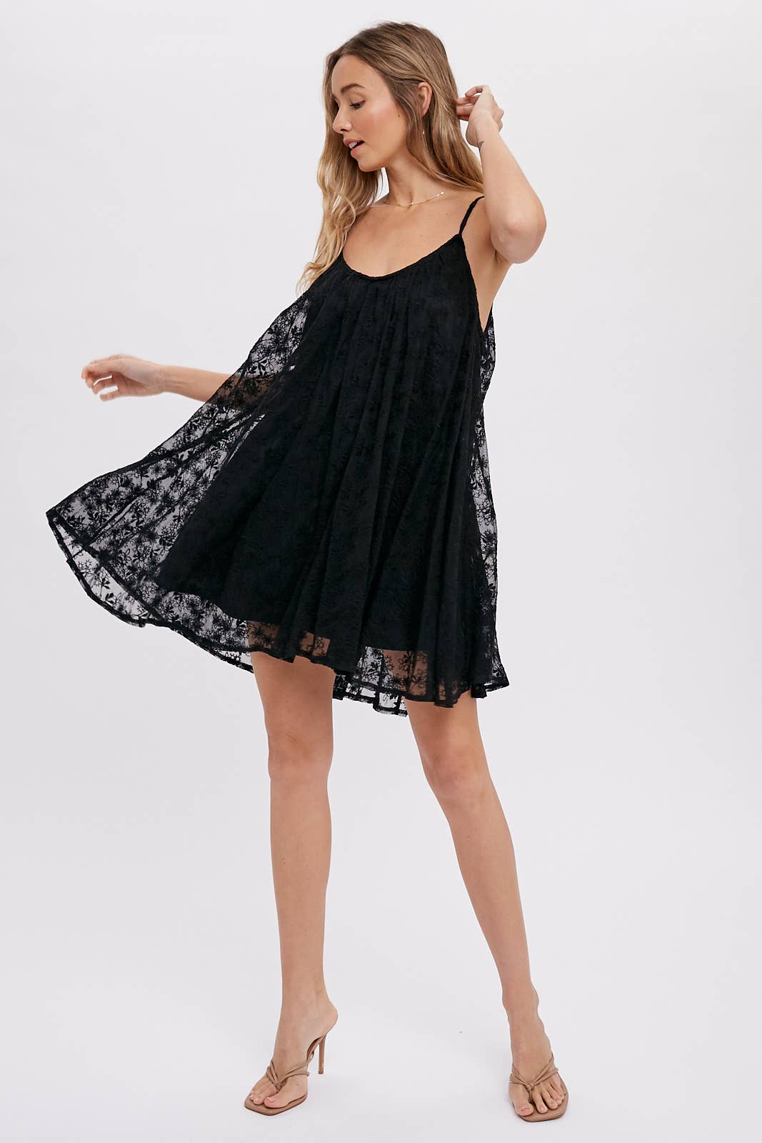 BI- LACE CAMI SHIFT DRESS: BLACK