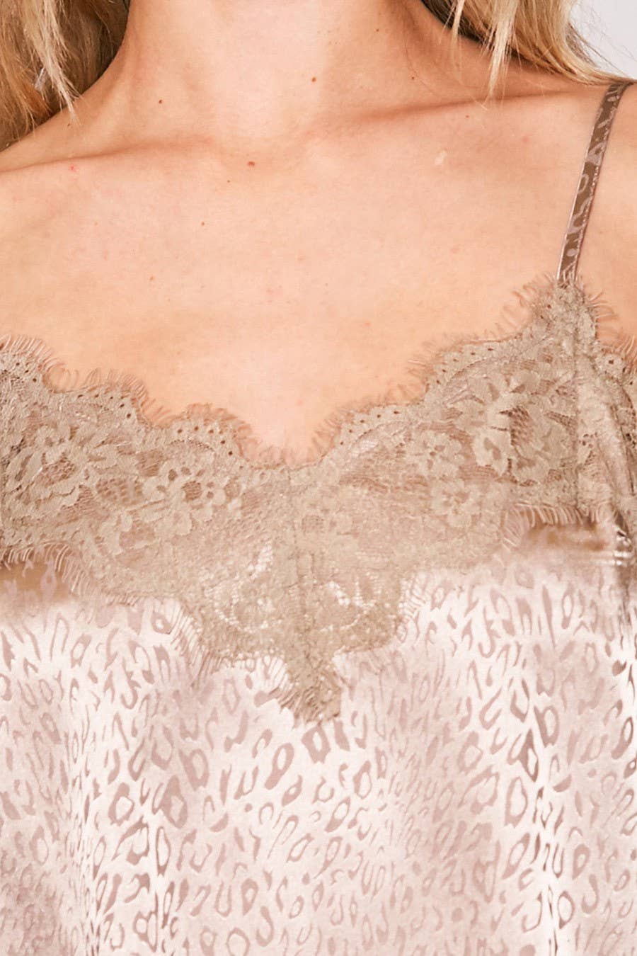 V&L - Leopard jacquard lace trim cami top