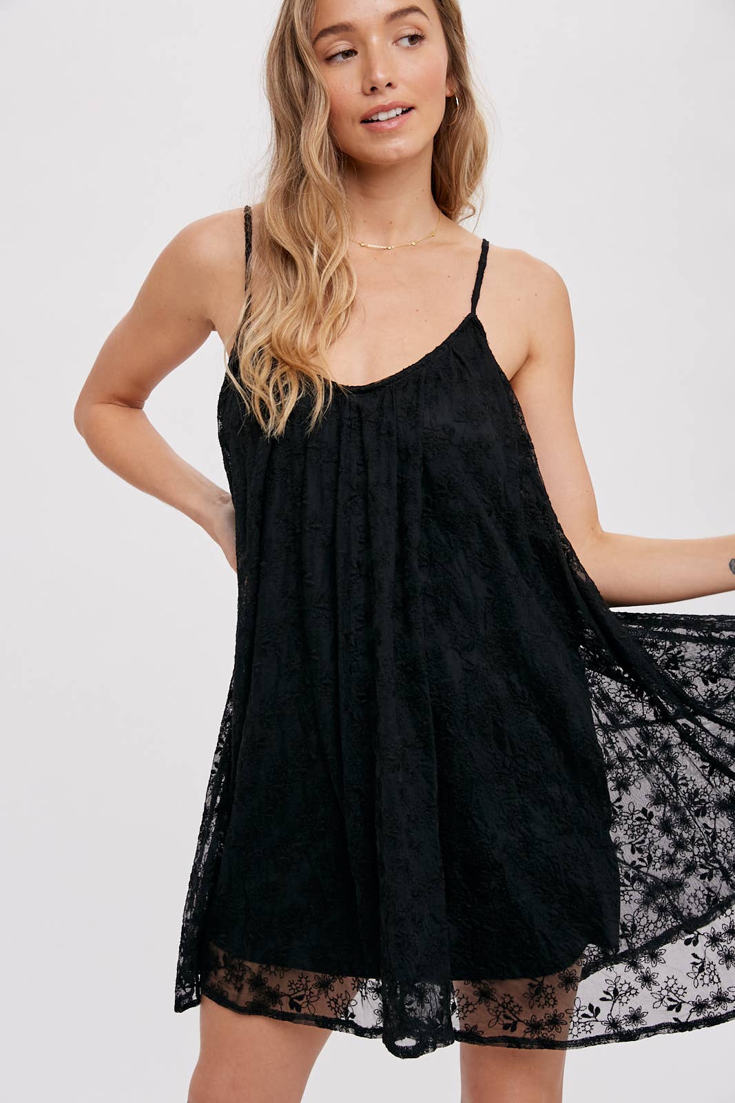 BI- LACE CAMI SHIFT DRESS: BLACK