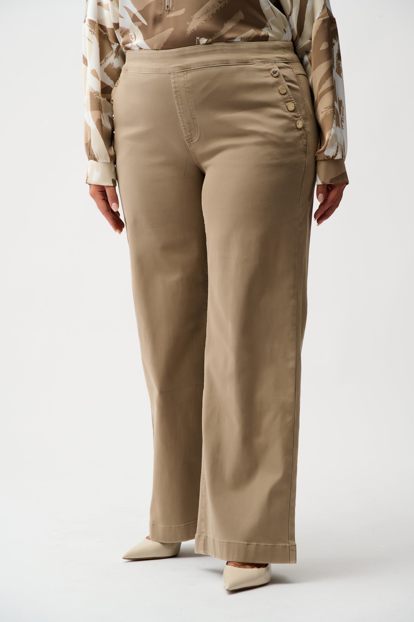 Classic Wide Leg Pull-On Jeans in Fawn