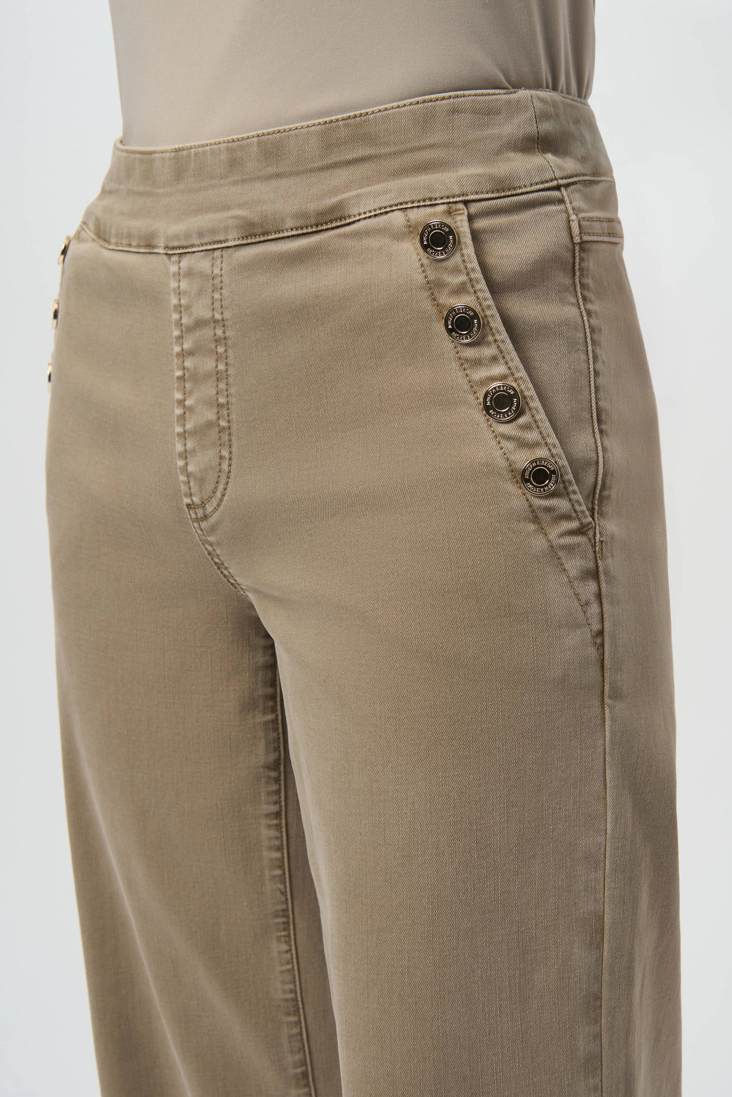 Classic Wide Leg Pull-On Jeans in Fawn