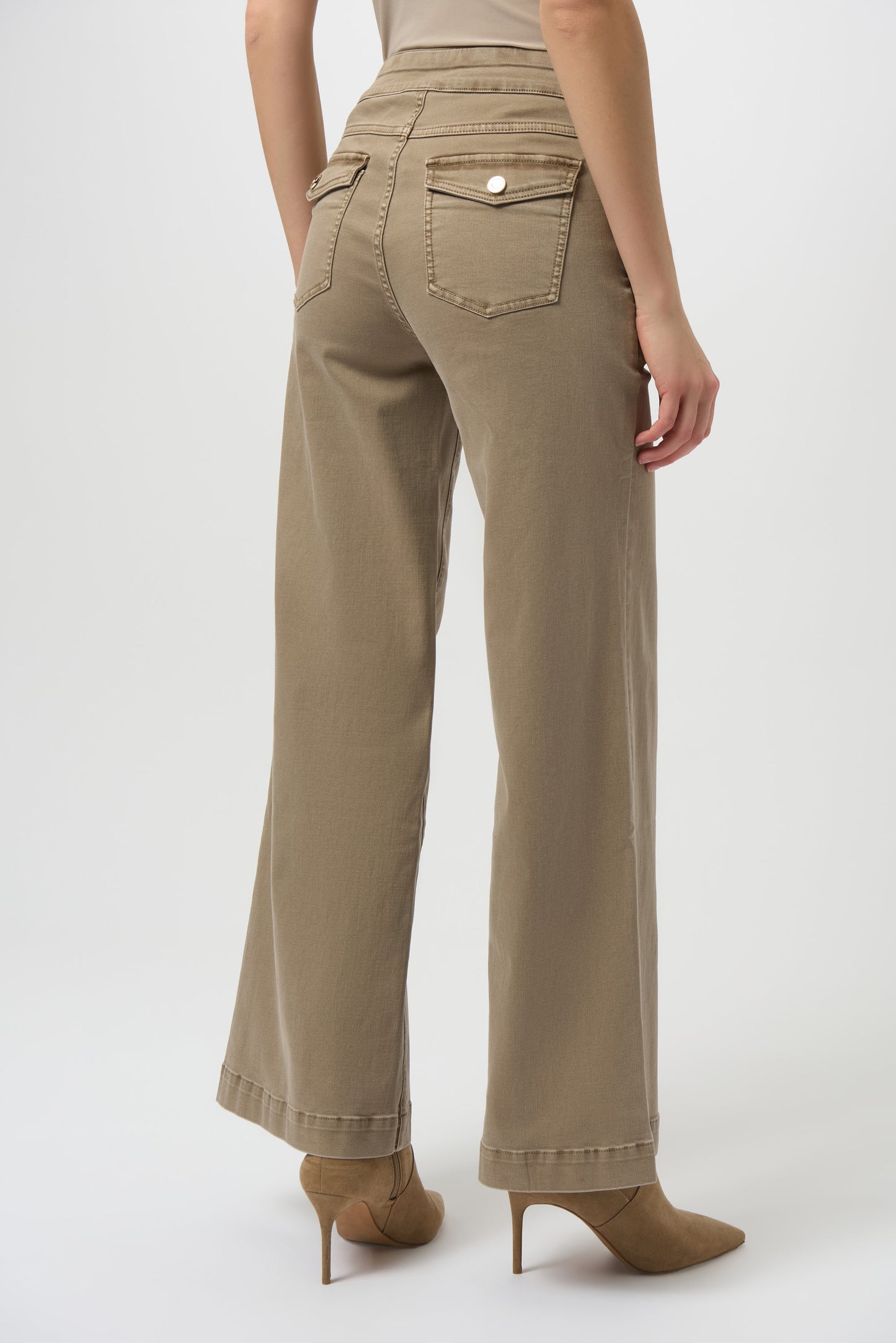 Classic Wide Leg Pull-On Jeans in Fawn