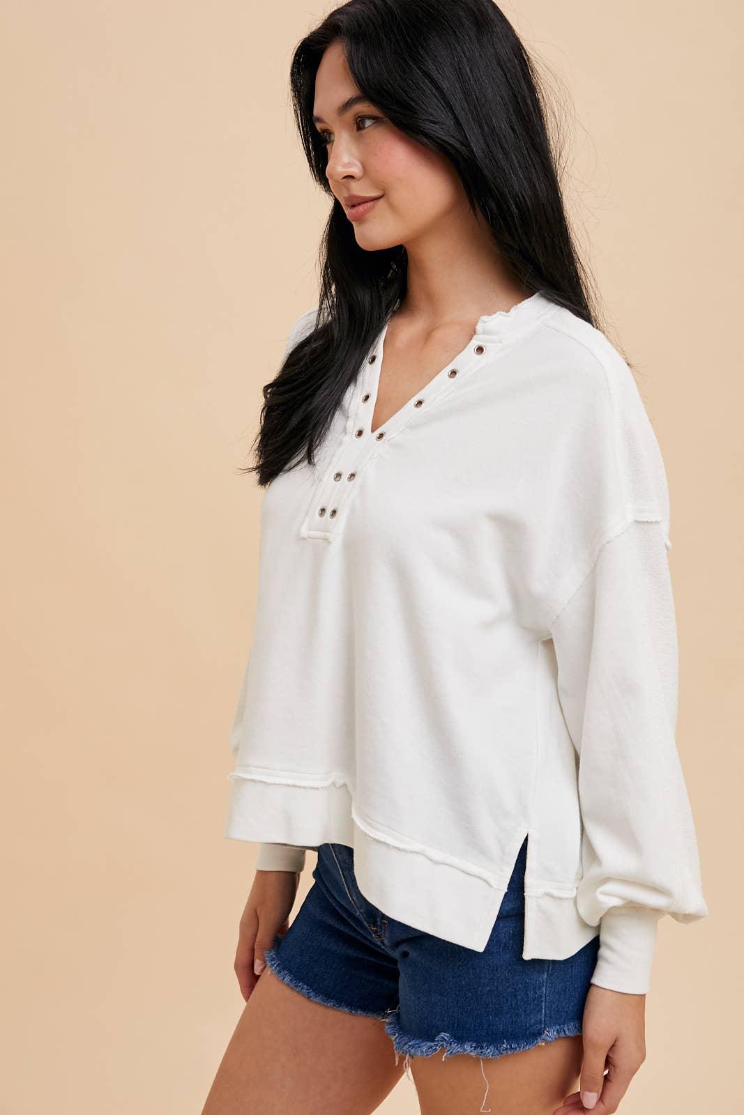In Loom - GROMMET DETAIL PULLOVER: Off-White