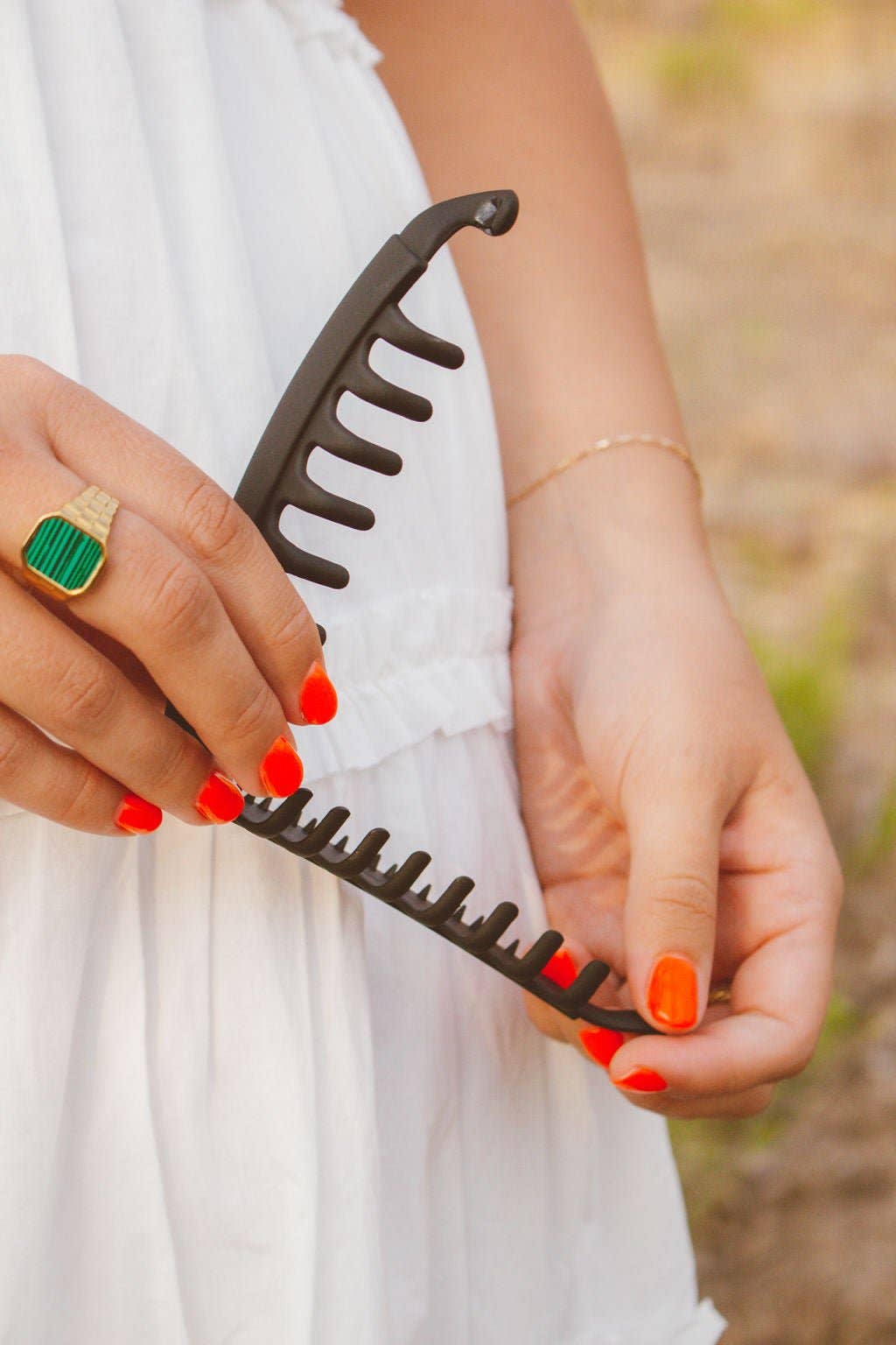 Large Banana Claw Clip: Matte Brown