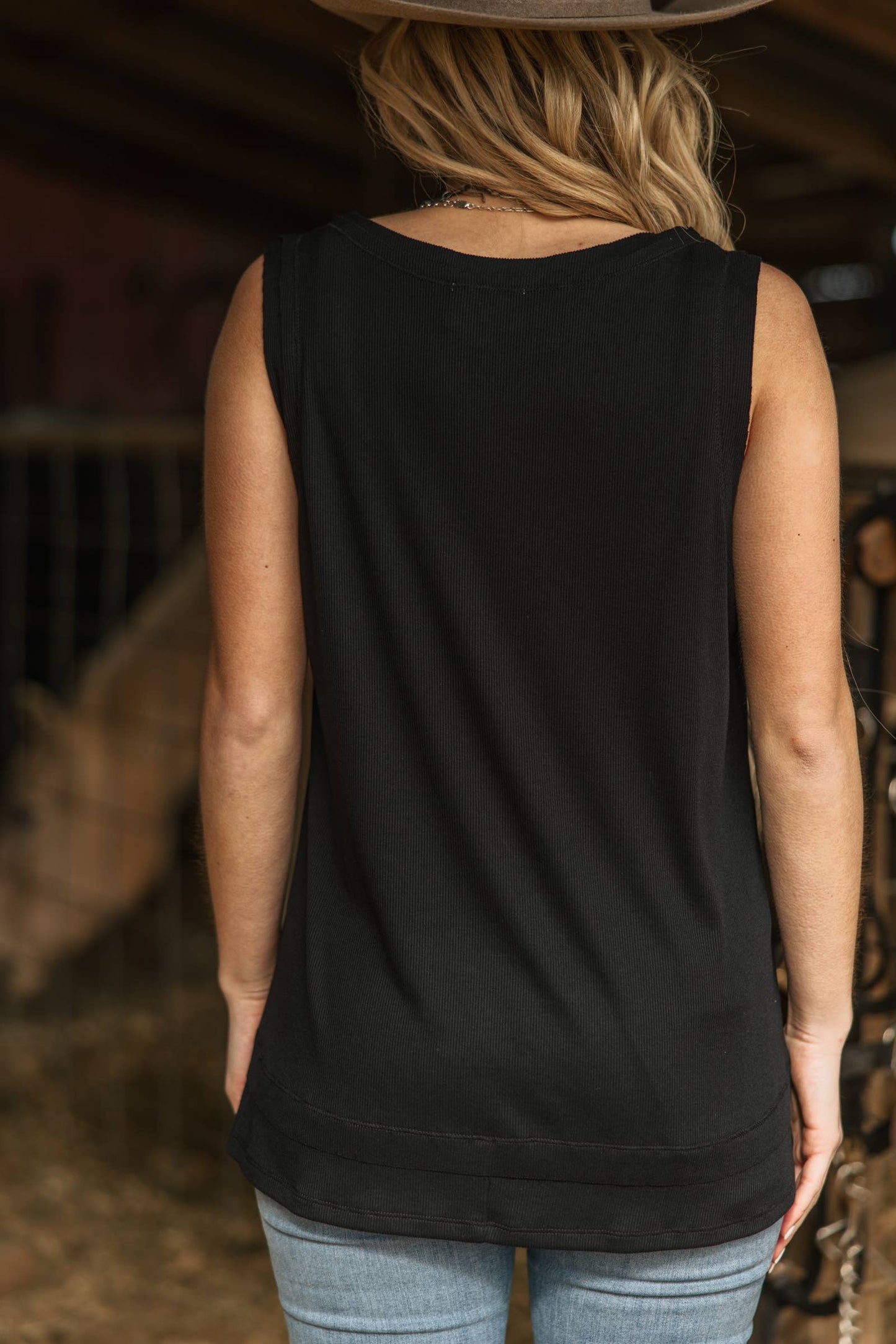Andrée by Unit - Ribbed Tank Top w/ Raw Edge Detail in BLACK