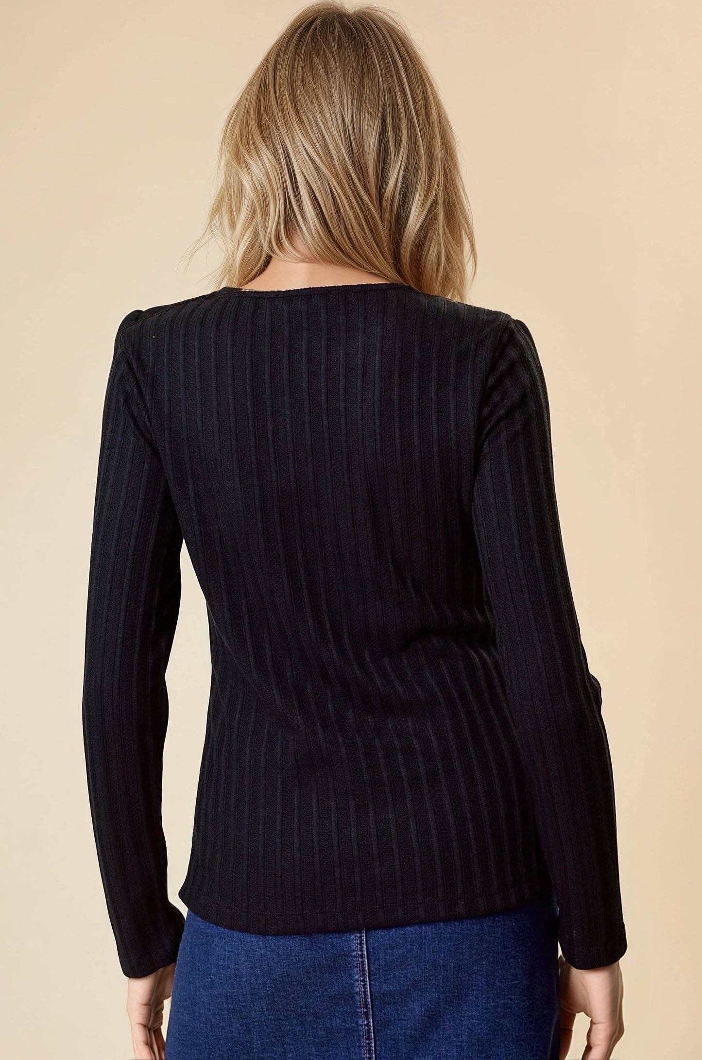 Doe and Rae - RIBBED LONG SLEEVE HENLEY TOP WITH FRONT POCKET - Black