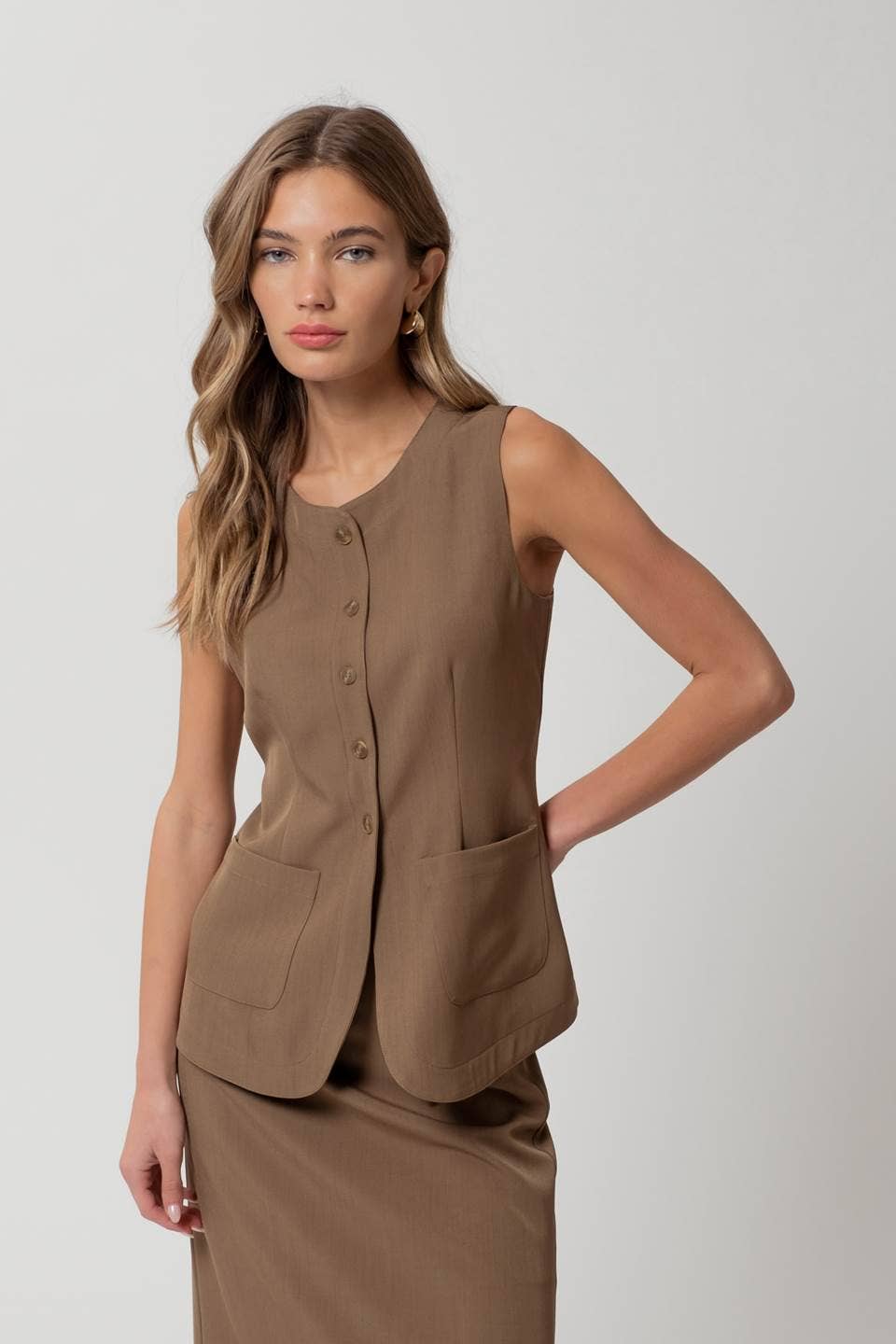 TWS WOVEN BUTTON FRONT VEST TOP: DARK OLIVE