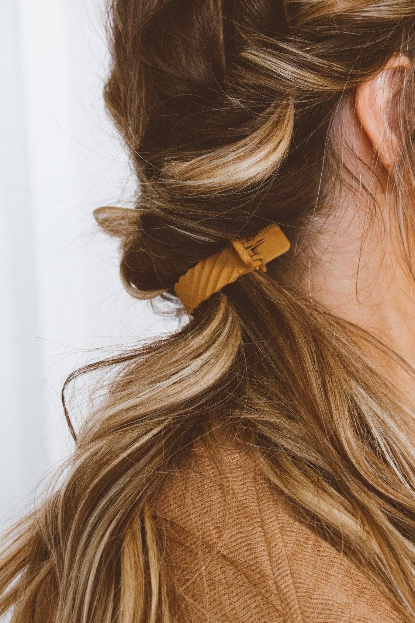 Ponytail Claw Clip: Brown / Dot